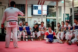Irgendwo hinter der Sportlerin, die du geworden bist, hinter den vielen Trainingsstunden und den Trainern, die dich gepusht haben, steht ein kleines Mädchen, das sich in das Spiel verliebt hat und nie zurückgeblickt hat... spiel für sie.#taekwondo #FightLikeAGirl #WeTrainHarder #CoachCesarValentim #ASKÖWien #ParaTaekwondo #WorldTaekwondo #ChungDoKwan #wientkd #asköwatwien #WienTaekwondo #TaekwondoWien  #WirSindTaekwondo #vivobarefoot #vivobarefootshoes #schmelz #wien #neubau #rudolfsheimfünfhaus #haltdiepratze