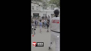 🎉 Heute sind wir beim Stiftgasse Straßenfest! 🥋Kommt vorbei und besucht uns – wir freuen uns auf euch! Egal ob ihr Taekwondo bereits kennt oder einfach neugierig seid: Jede und jeder ist herzlich willkommen. 🙌Schnappt euch eure Freunde, eure Familie und feiert mit uns diesen wunderschönen Tag im Herzen von Wien! 🎊Wir sehen uns dort! 👊#WienTaekwondoCentre #stiftgasse #Straßenfest #Wien #Taekwondo